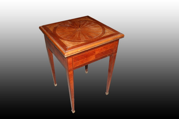 Tavolino da gioco del 1800 Stile Luigi XVI in legno di mogano con intarsi