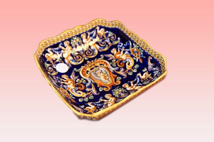 Coppia piattini in ceramica francese riccamente decorati