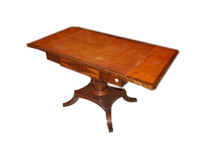 Tavolino Biedermeier Nord Europa in legno di betulla con alette