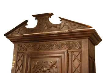 Superbe grande armoire italienne des années 1600 en bois de noyer