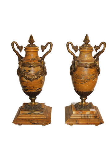 Paire de vases en marbre de style Empire français - XIXe siècle