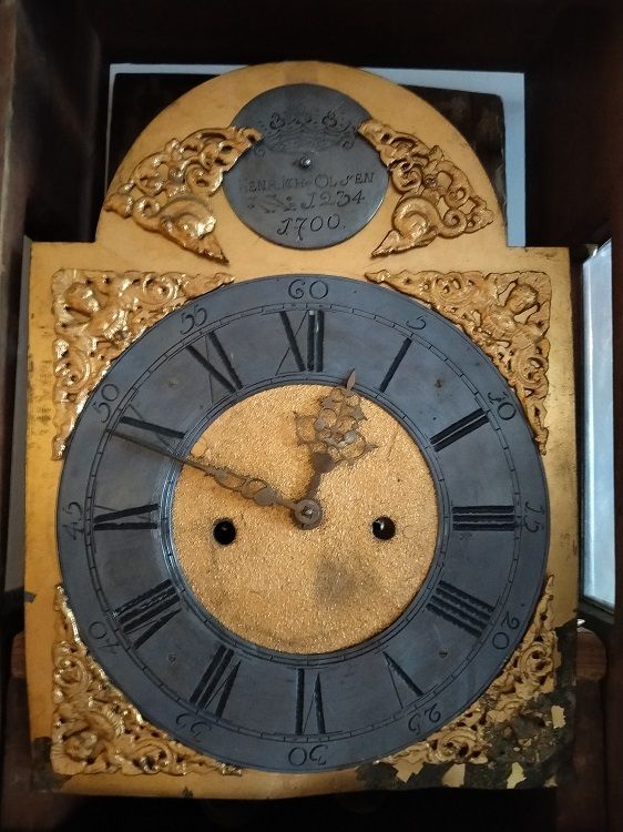 Orologio a pendolo in noce con intarsi stile Biedermeier 