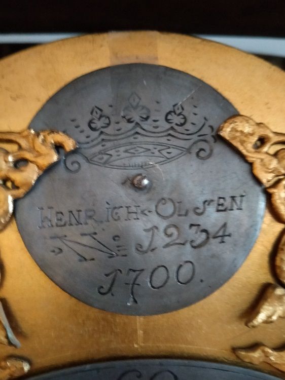 Orologio a pendolo in noce con intarsi stile Biedermeier 