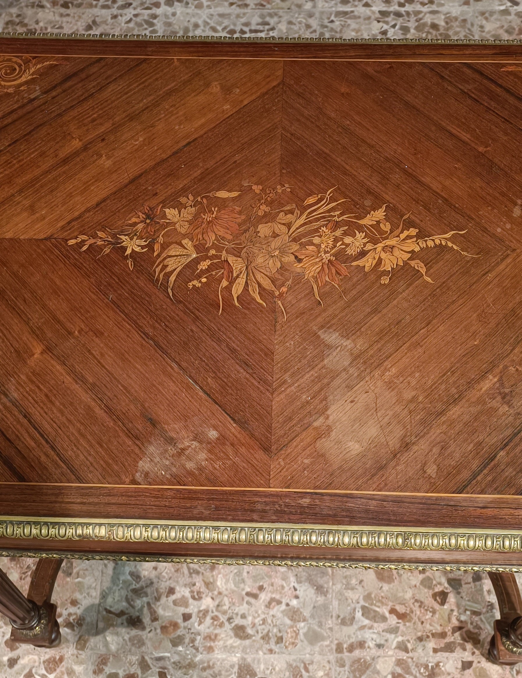 Tavolino scrittoio da centro in palissandro di fine 800 in stile Luigi XVI