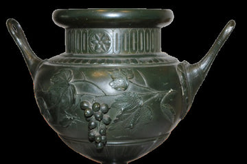 Paire de vases français en métal à décor de vigne – Fin XIXᵉ siècle