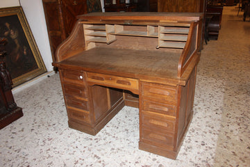 American Roll-Top Desk from the early 1900s in Oak Wood