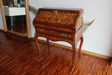 Dutch Bureau Writing desk in Louis XV Style from the Late 1700s, Richly Inlaid