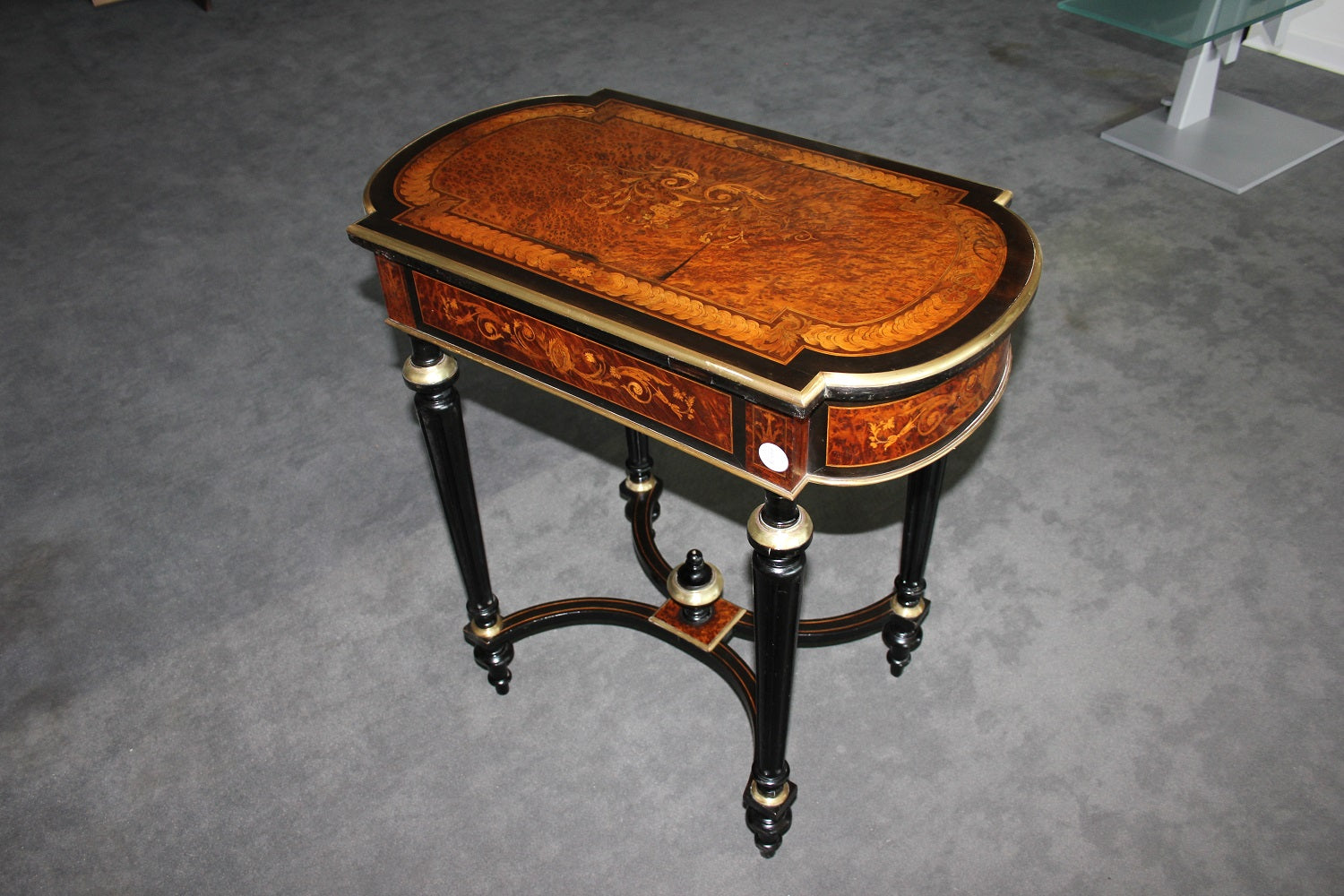 Tavolino Toilette Francese Stile Luigi XVI intarsiata in Legno di Ebano E Radica