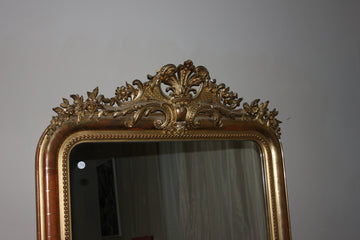 Grande Miroir française de style Louis XVI en bois doré à la feuille d'or
