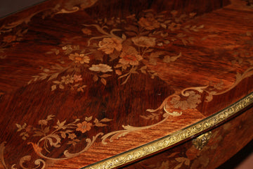 Tavolo scrittoio da Centro Stile Luigi XV riccamente Intarsiato e bronzi