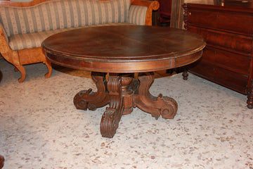 Table ovale extensible de style Louis Philippe en bois de noyer du XIXe siècle
