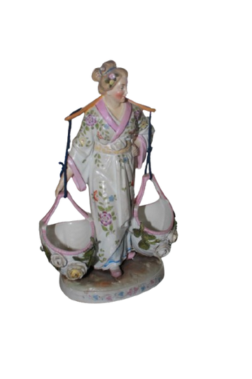 Coppia di Sculturine in Porcellana Tedesche di gusto Orientale