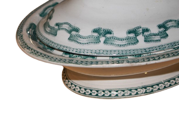 Zuppiera inglese In Porcellana bianca decorata verde XX secolo