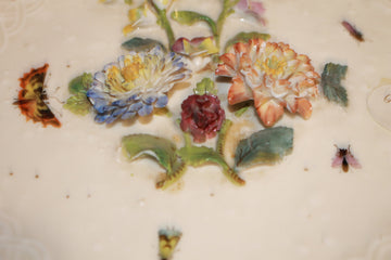 Französische Porzellan-Schale als Tafelaufsatz mit Durchbruchrand und Blumendekor, 19. Jahrhundert