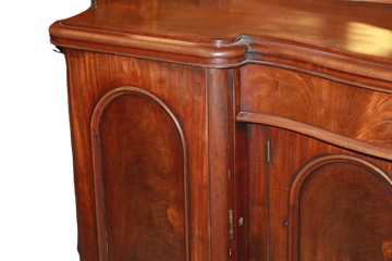 Sideboard Credenza Vittoriano di metà 1800 in mogano