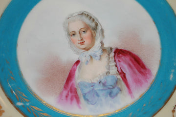 Piatto in porcellana francese con ritratto di Madame de Pompadour XIX secolo