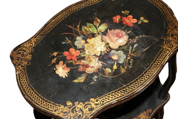 Tavolino Etagere a piu Piani stile Napoleone III Dipinto a motivo Floreale