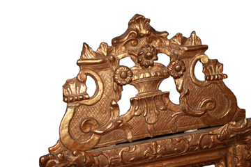 Specchiera Francese Dorata con Ricca Cimasa del 1700