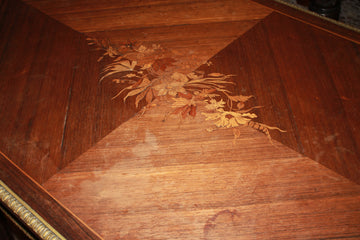 Table à écrire en palissandre de la fin du 19ème siècle de style Louis XVI