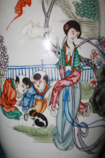 Vaso Cinese decorato con Personaggi XIX secolo