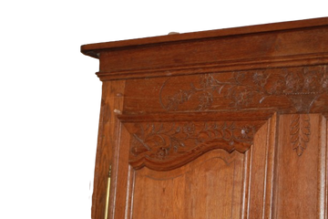 Armadio Francese Stile Provenzale con Intagli in Rovere Miele