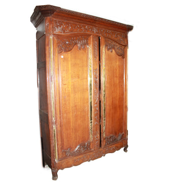 Armoire normande ancienne en chêne sculpté, fin XVIIIe siècle
