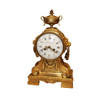 Französische Kaminuhr im Stil Louis XVI aus feuervergoldeter Bronze, Mitte 19. Jahrhundert
