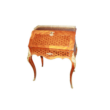 Französischer kleiner Schreibsekretär im Louis-XV-Stil aus Bois de Rose mit Marketerie, zweite Hälfte des 19. Jahrhunderts