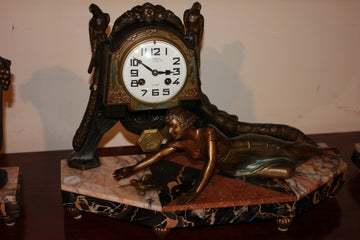 Trittico Orologio e 2 vasi stile Art Decò in Metallo con Scultura di Dama
