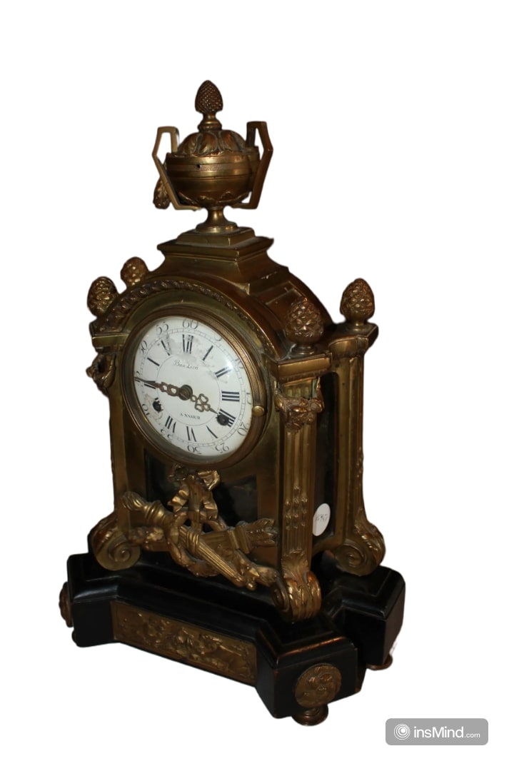 Französische Louis XV Tischuhr aus Bronze und Marmor, Mitte 19. Jahrhundert