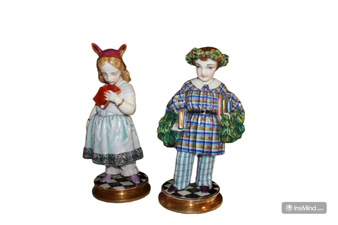 Paire de Statuettes en Porcelaine Française du XIXe Siècle Représentant de Jeunes Enfants