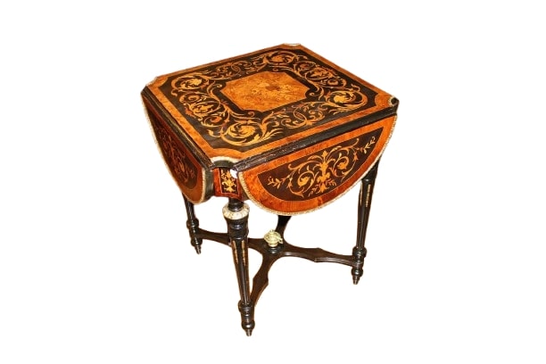 Petite Table à Abattants Style Louis XVI avec 4 Rabats Richement Marquetée, Seconde Moitié du XIXe Siècle Française