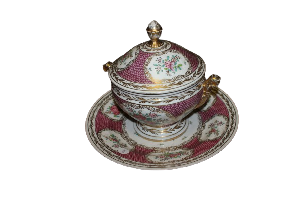 Chinese Porcelain Tureen with Plate – Early 1900s, French Style Decoration