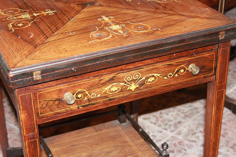 Tavolino da gioco a fazzoletto inglese stile Vittoriano della seconda metà del 1800