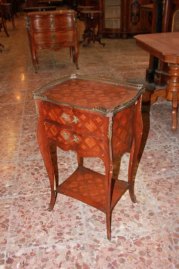 Table de chevet Ancien française de la seconde moitié du 19ème siècle, de style Louis XV en bois de rose