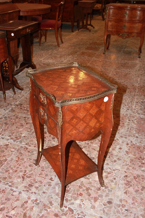 Comodino tavolino francese della seconda metà del 1800 stile Luigi XV in bois de rose