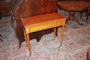Table à jeux de style Sheraton du 19ème siècle en bois d'érable
