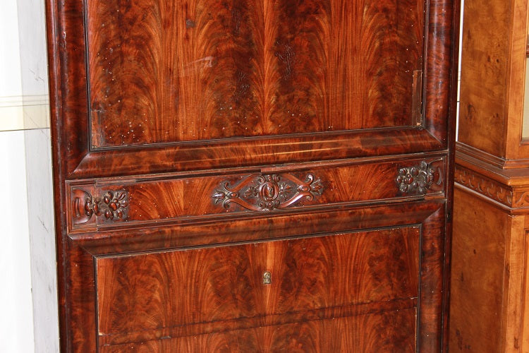 Grande secretaire Biedermeier della seconda metà del 1800 in piuma di mogano