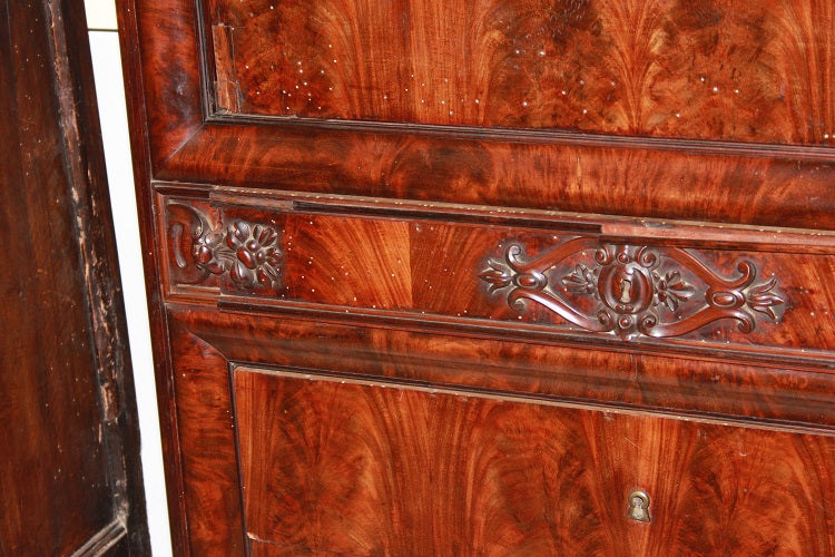 Grande secretaire Biedermeier della seconda metà del 1800 in piuma di mogano