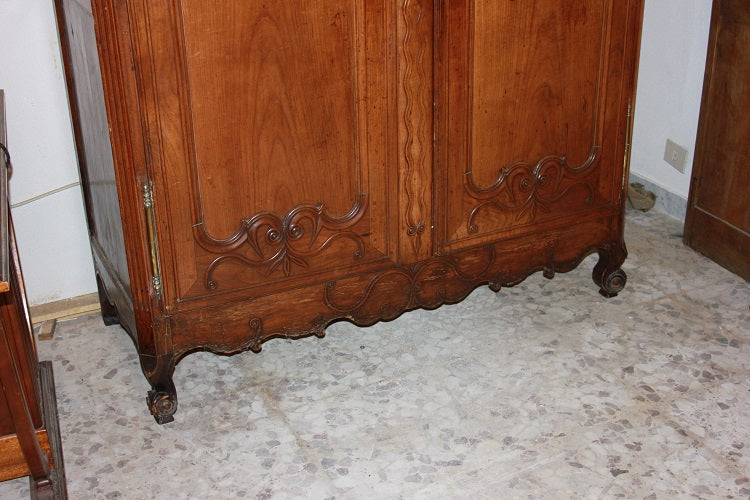 Armadio francese stile Provenzale in legno di ciliegio di fine 1700