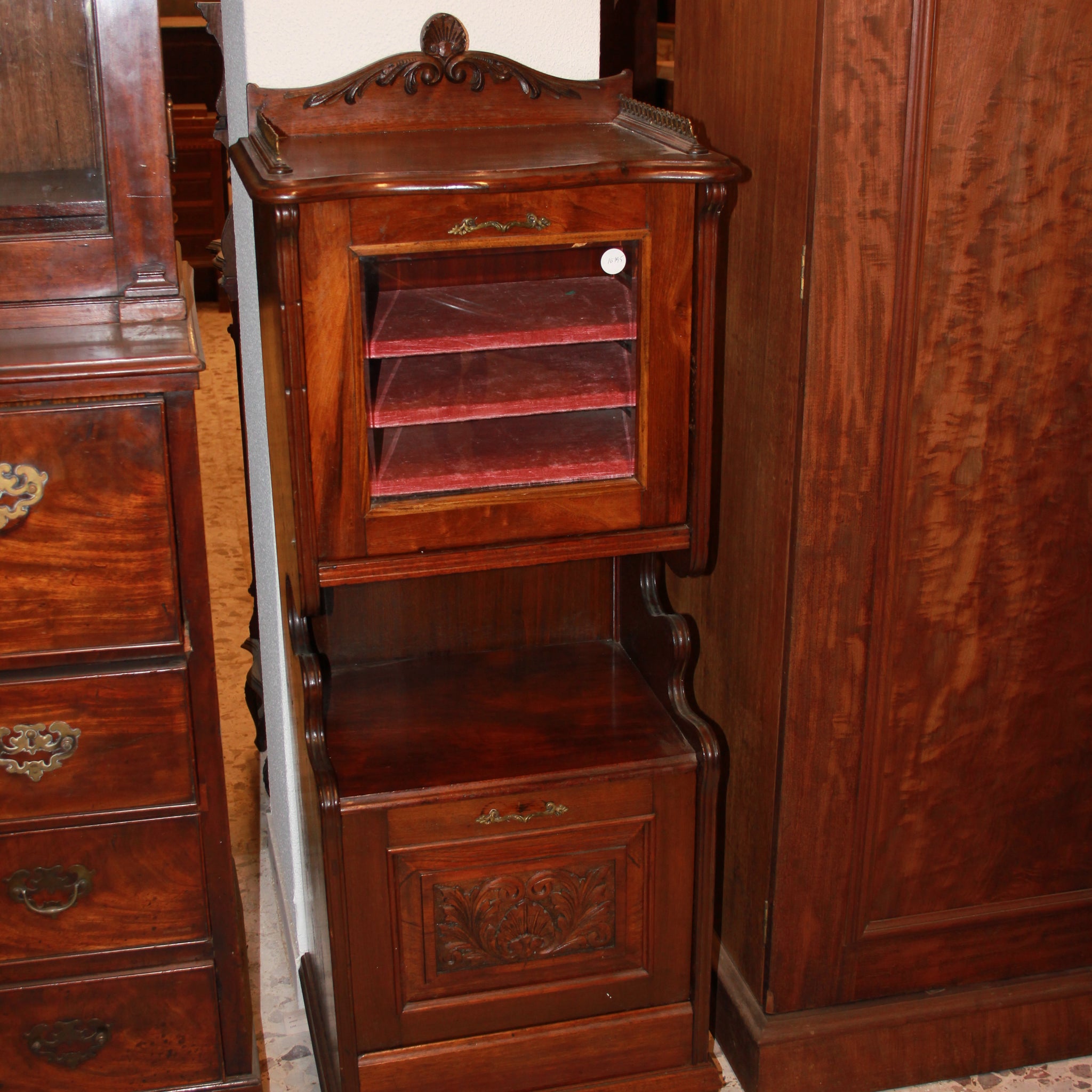 Piccolo cabinet inglese della seconda metà del 1800 stile Vittoriano in legno di mogano