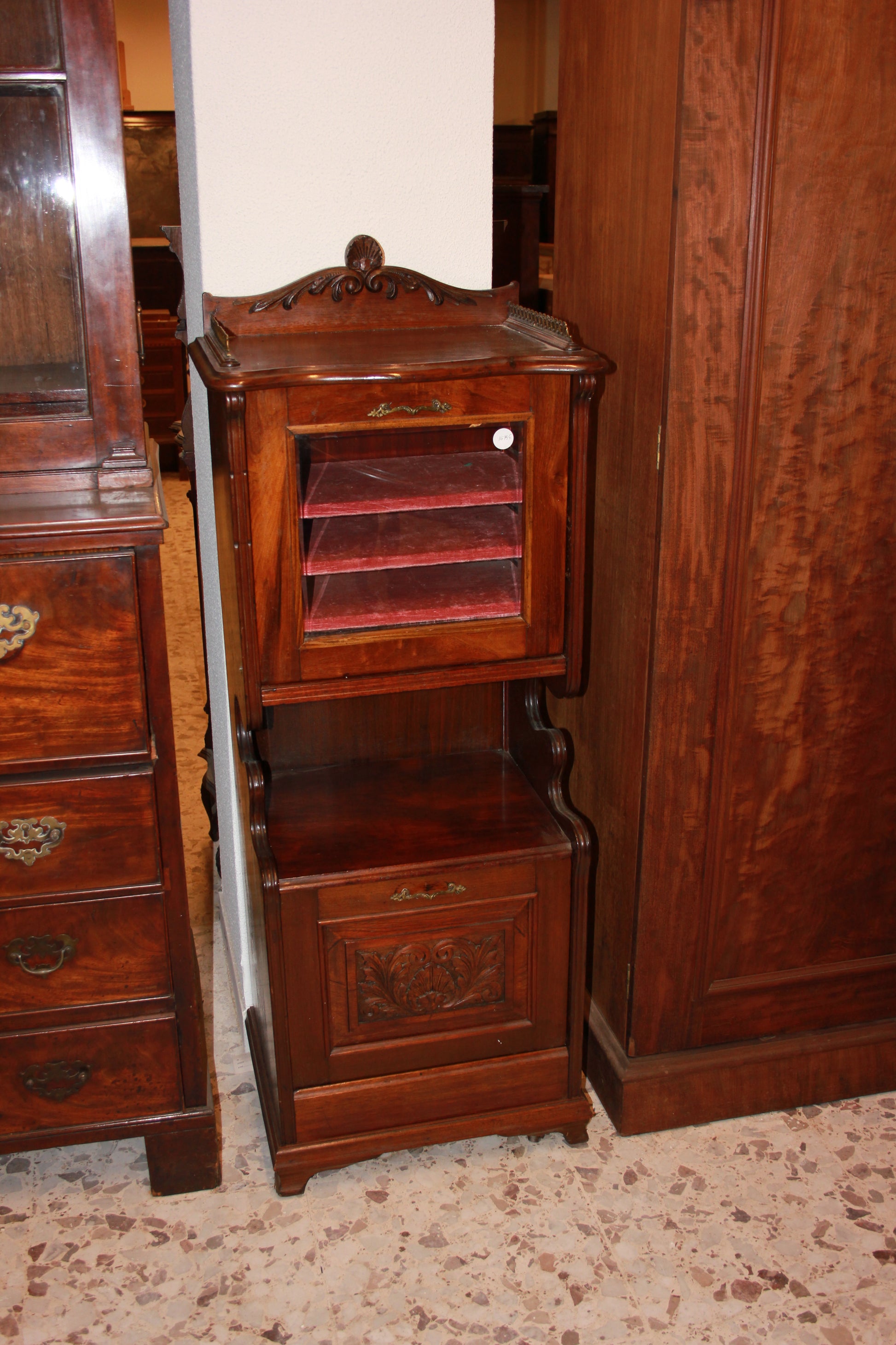 Piccolo cabinet inglese della seconda metà del 1800 stile Vittoriano in legno di mogano