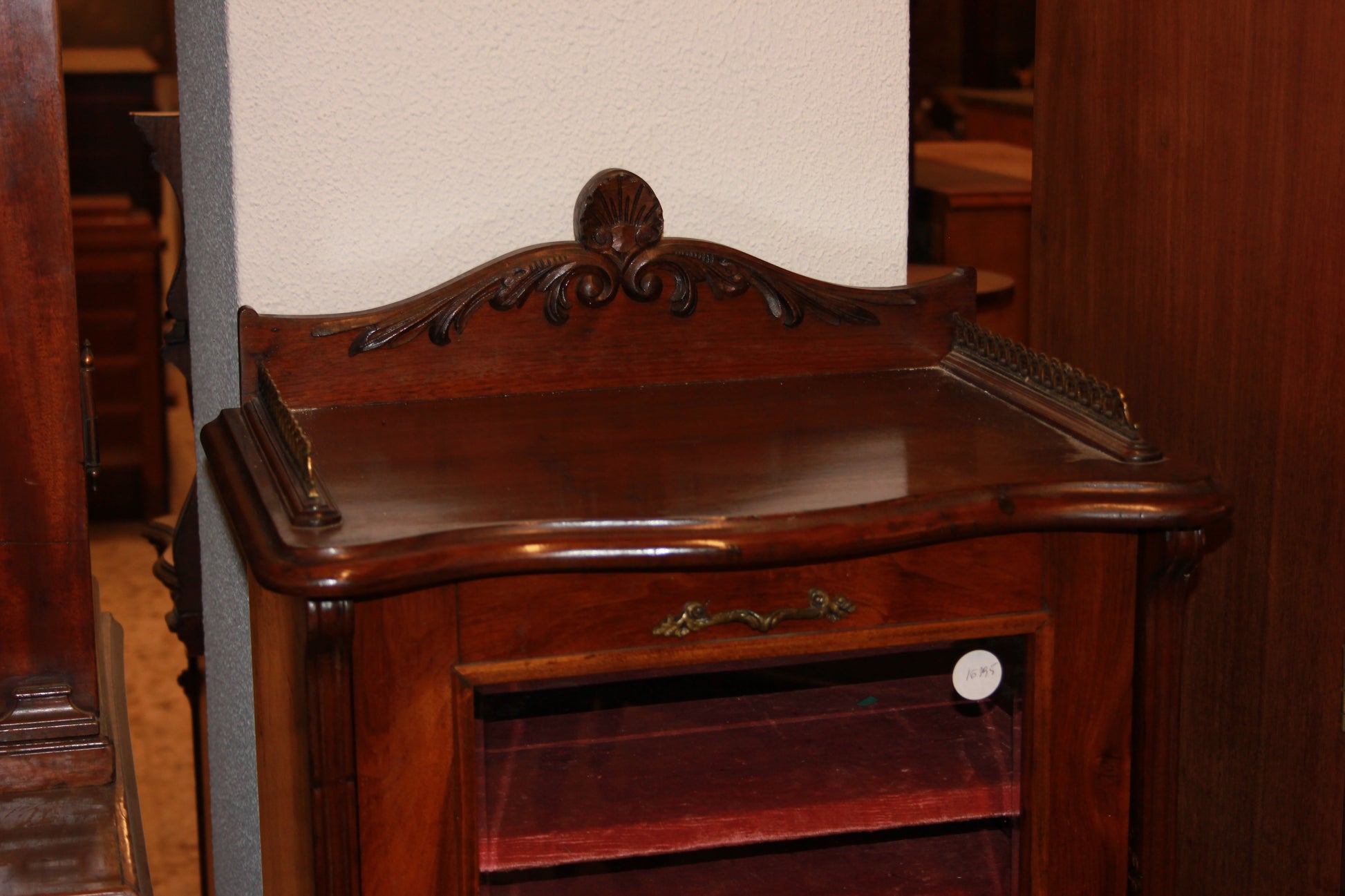 Piccolo cabinet inglese della seconda metà del 1800 stile Vittoriano in legno di mogano