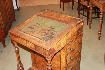 English Davenport desk from the second half of the 19th century in walnut and walnut briar