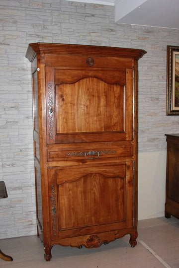 Armoire français du 19ème siècle en merisier avec 1 tiroir et 2 portes