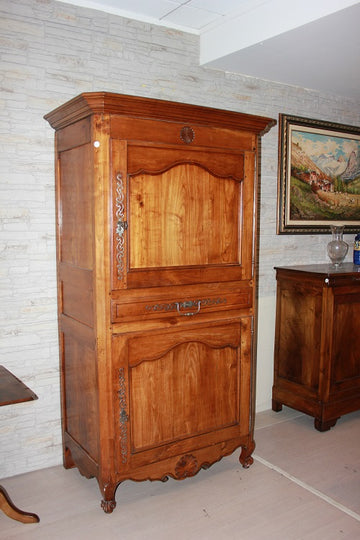 Armoire français du 19ème siècle en merisier avec 1 tiroir et 2 portes