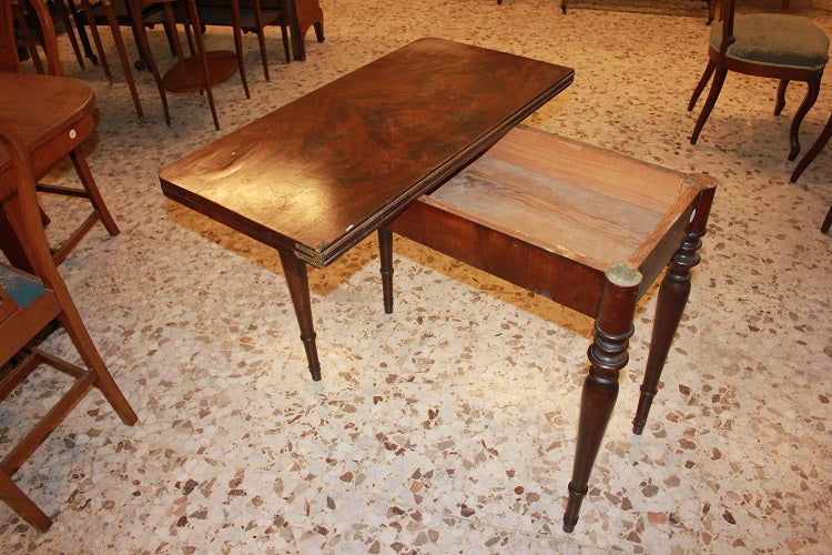 Tavolino da gioco francese stile Luigi Filippo della seconda metà del 1800 in legno di mogano