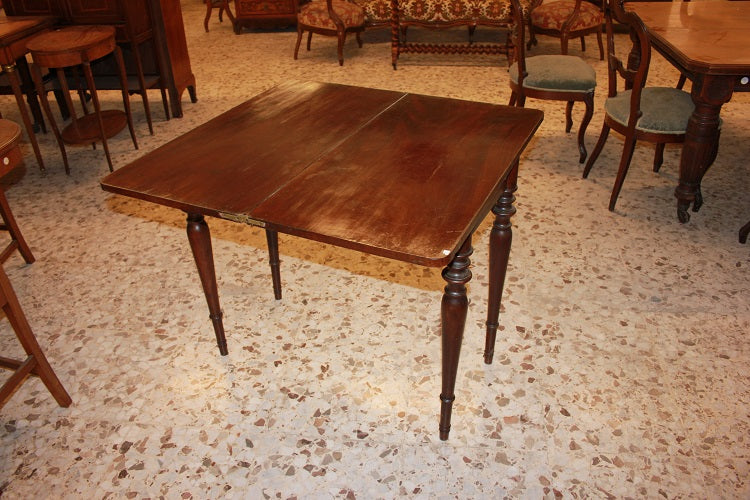 Tavolino da gioco francese stile Luigi Filippo della seconda metà del 1800 in legno di mogano