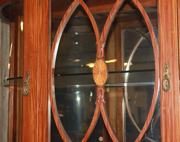 Grande credenza inglese stile Sheraton della seconda metà 1800 in legno satinwood