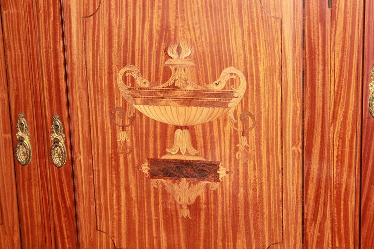 Grande credenza inglese stile Sheraton della seconda metà 1800 in legno satinwood